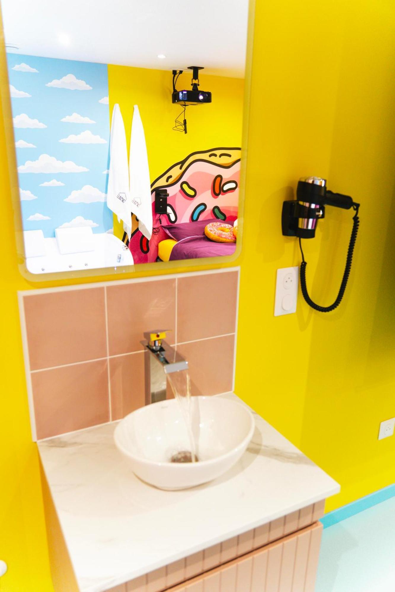 Capsule Springfield - Balneo -Sauna - Billard Douai Bagian luar foto